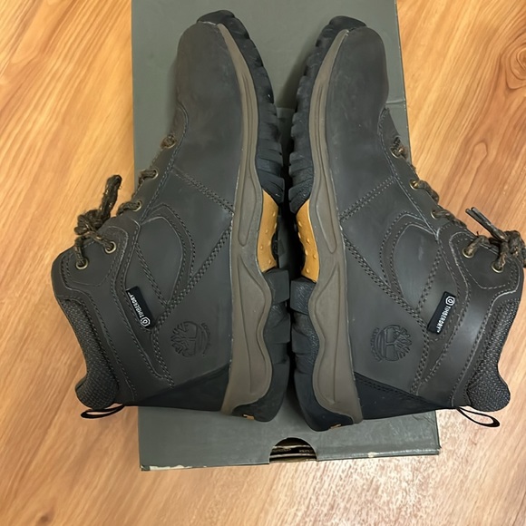 Junior Mt. Maddsen Waterproof Mid Hiking Boot - Picture 12 of 16